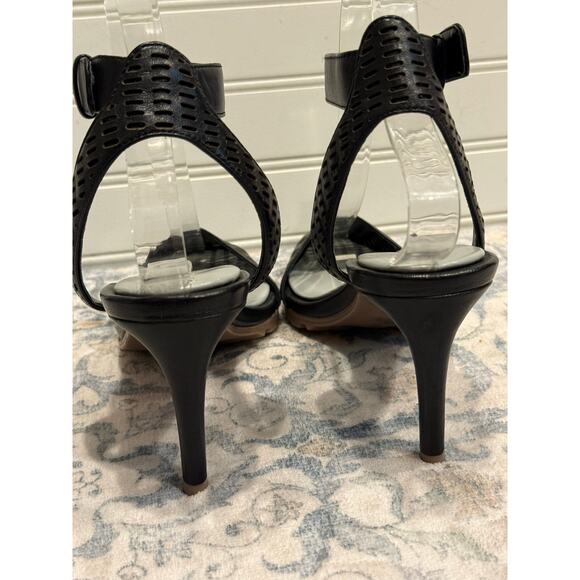 BCBG Maxazria Black Covered Toe Pump Size - Picture 4 of 6